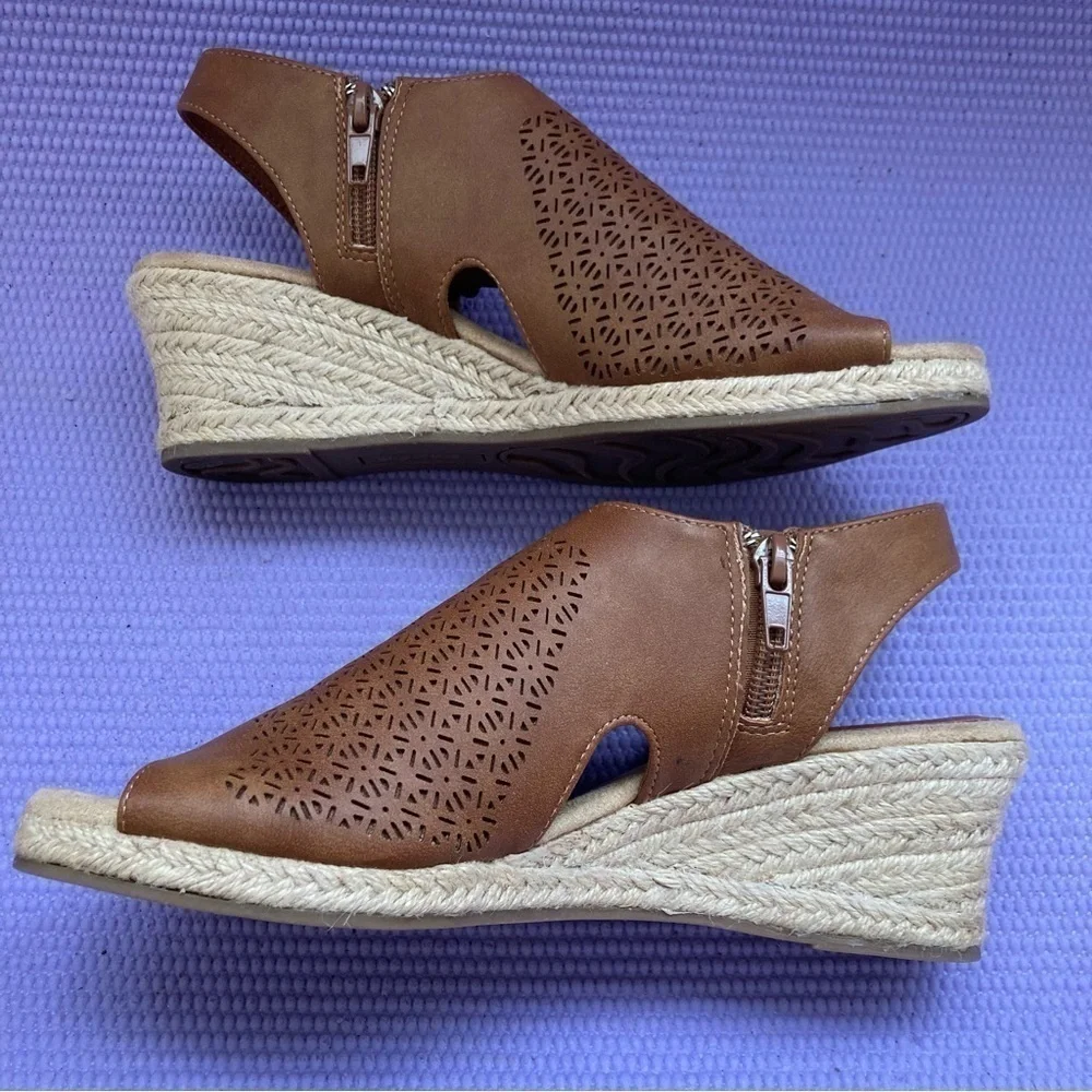 Easy Street Women's Stacy Wedge Sandals Tan Woman's 8 M Side zipper Open toe